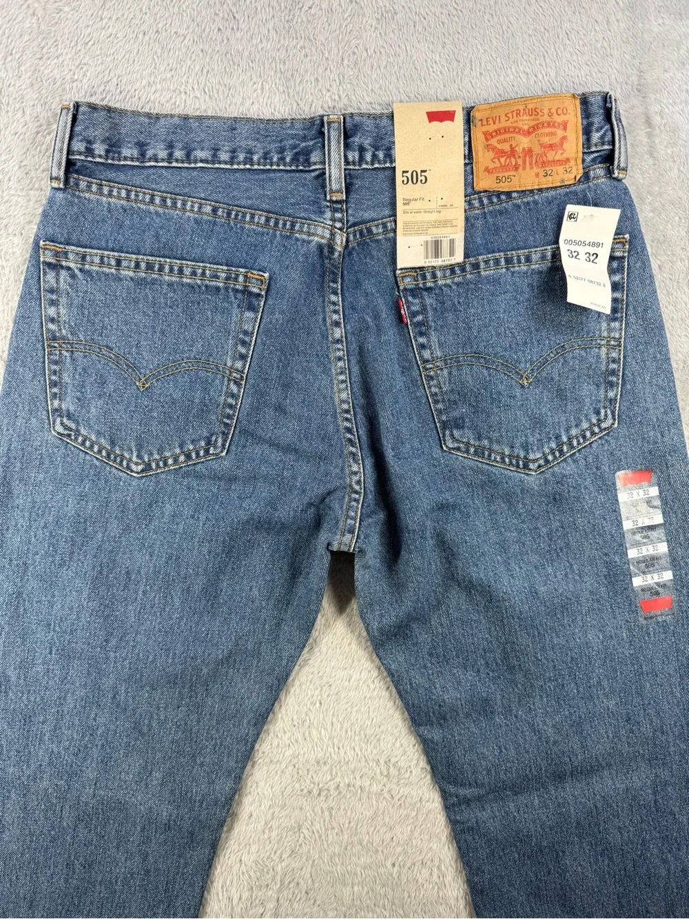 NWT Levi’s 505 Regular Fit Straight Leg Jeans Men’s 32x32 Medium Wash